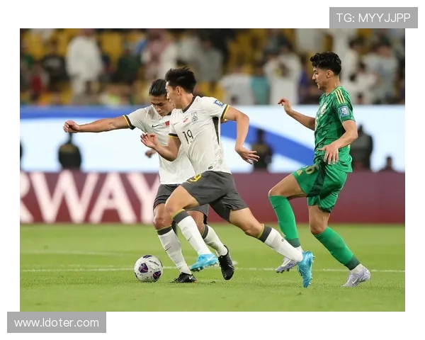 中国男足世预赛关键战告捷年轻球员集体爆发引发关注全国球迷热议未来前景